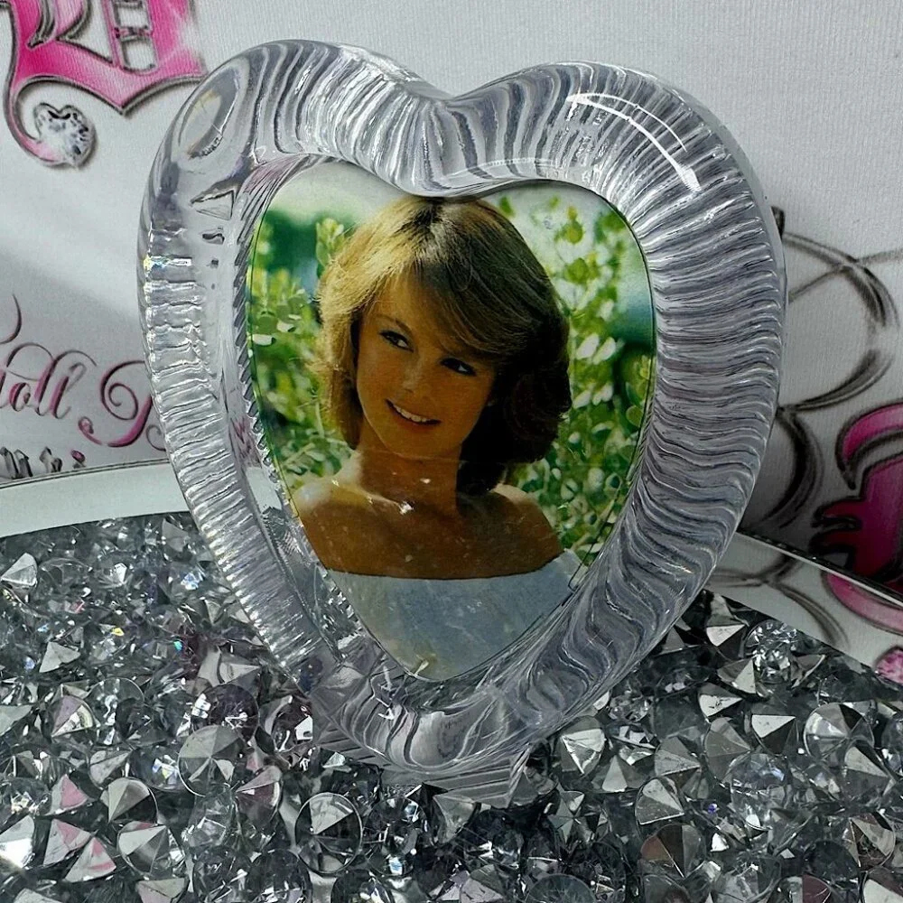 Heart picture frame clear plastic ribbed crystal look cute vintage love 💗